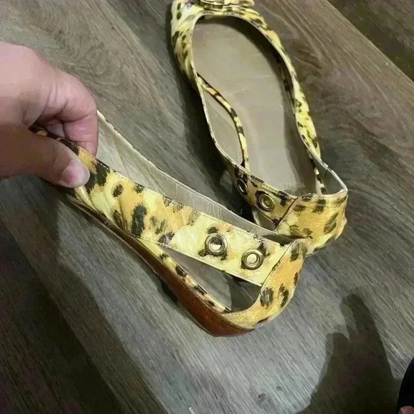 Stuart Weitzman Leopard Print Peep Toe Flats size 9 1/2M - Picture 10 of 11